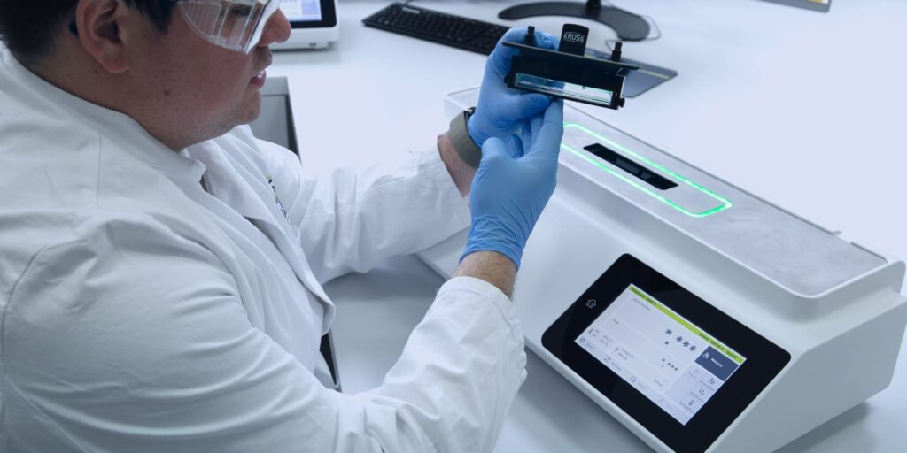 Polarimeter-P9000-Serie-Einzigartiges-Kuevetten-Design-Live-Demonstrationen-Kruess